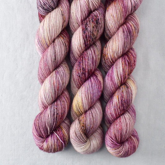 Autumn Toad Lily - SAFF 2020 - Miss Babs Katahdin 437 yarn