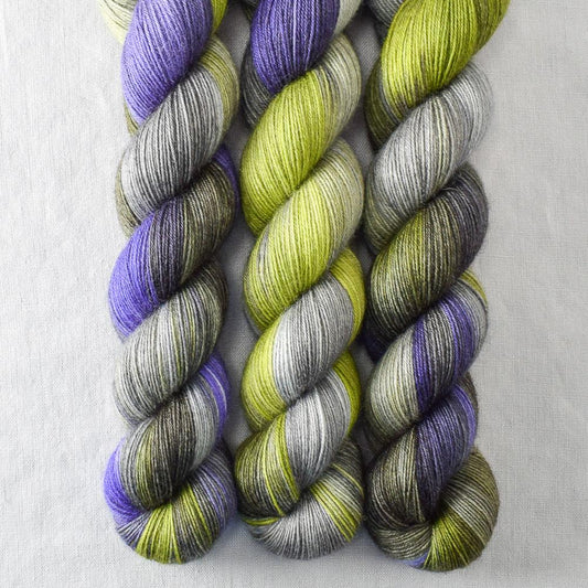 Banshee - Miss Babs Katahdin 437 yarn