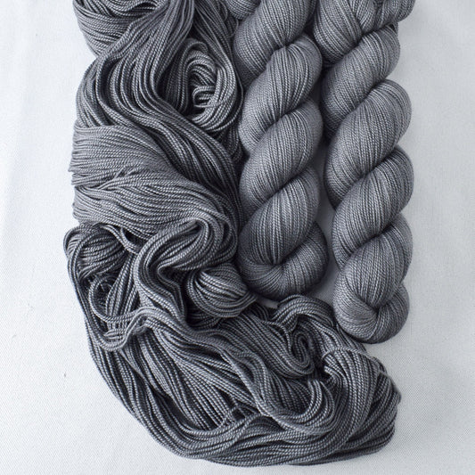 Bat to the Bone - Miss Babs Avon yarn