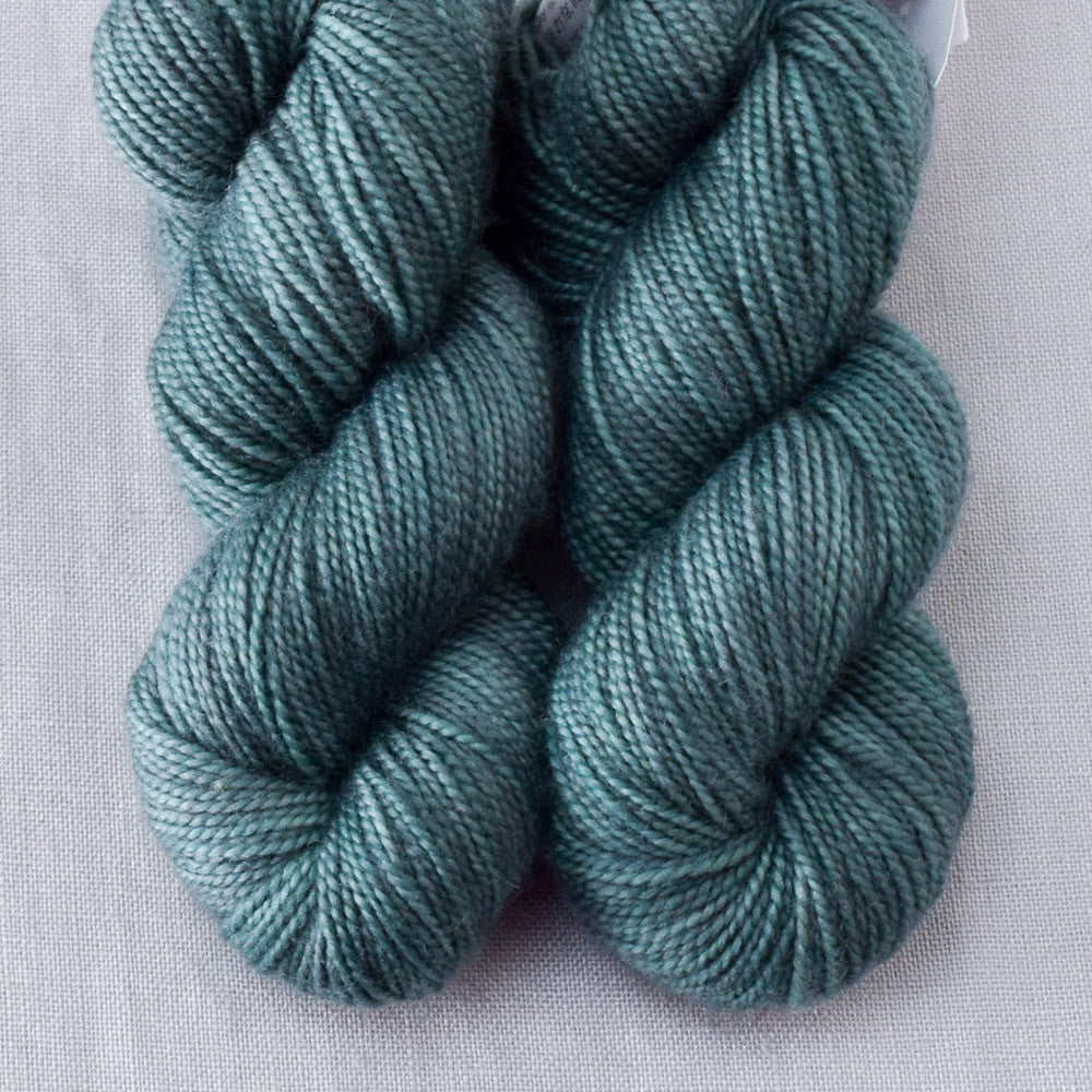 Bederra - Miss Babs Yummy 2-Ply Toes superwash Merino wool yarn