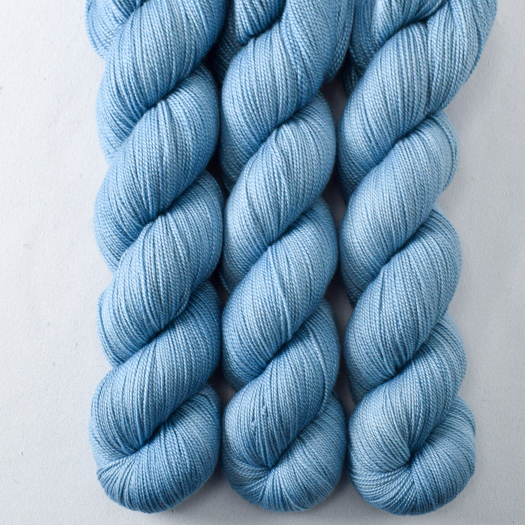 Bellatrix - Miss Babs Avon yarn