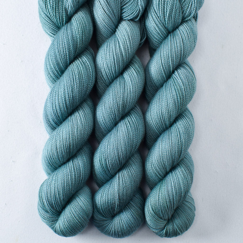 Beryl - Miss Babs Avon yarn