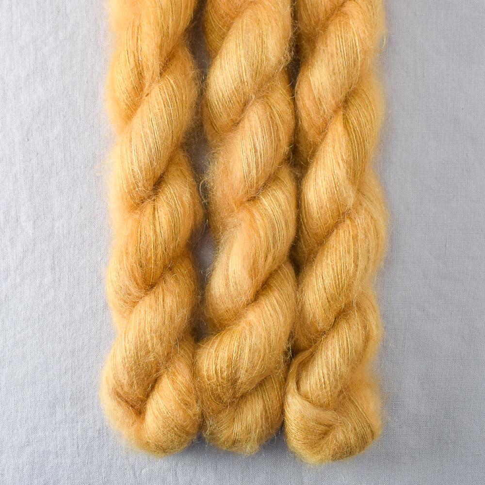 Billy Button - Miss Babs Moonglow yarn