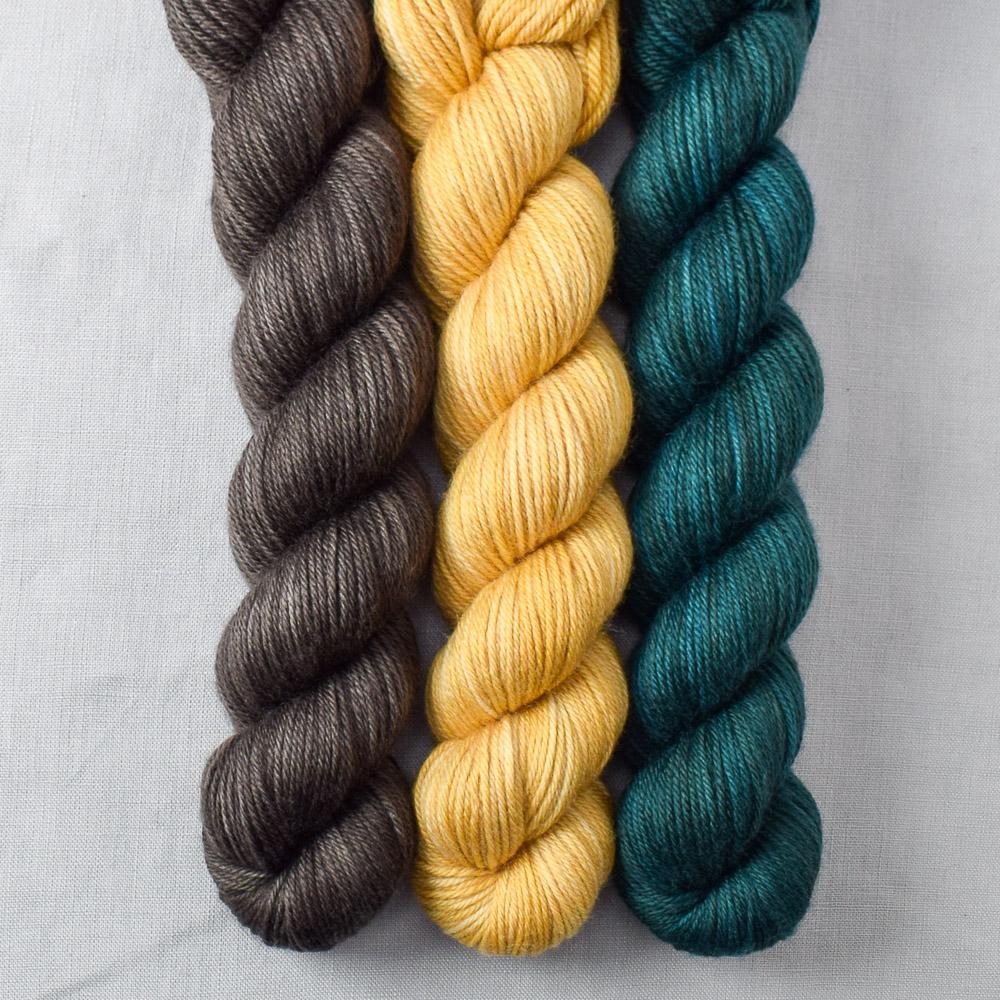 Billy Button, Topaz, Walnut - Miss Babs Yowza Mini Trios