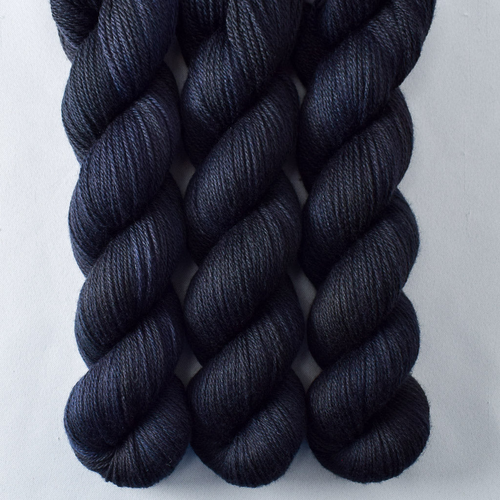 Blackbird - Miss Babs Killington 350 yarn