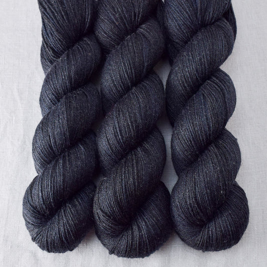 Blackbird - Miss Babs Tarte yarn