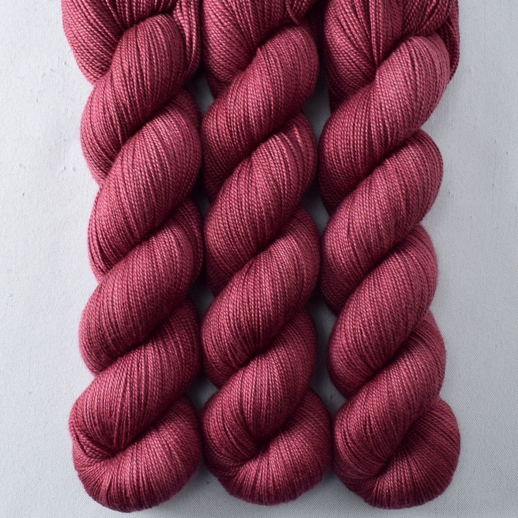 Black Cherry - Miss Babs Avon yarn
