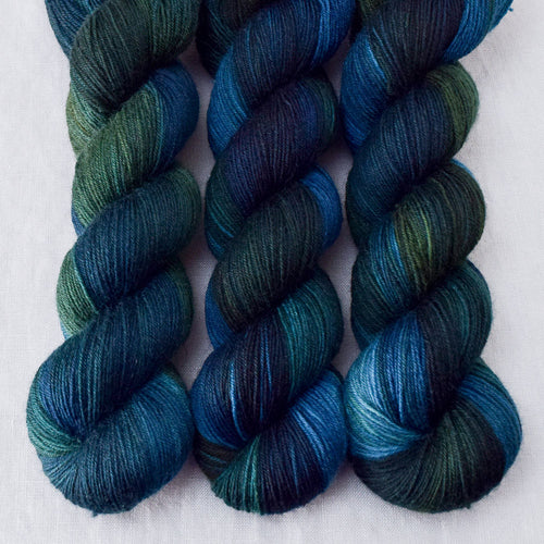 Blue Dasher - Miss Babs Katahdin 437 yarn
