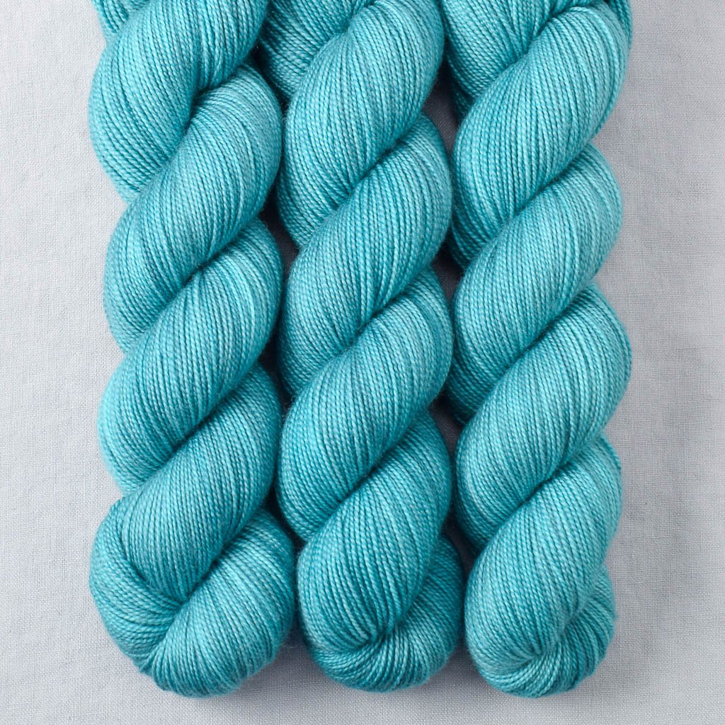 Blue Parakeet - Miss Babs Yummy 2-Ply superwash Merino wool yarn