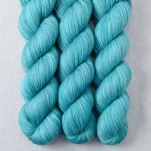 Blue Parakeet - Miss Babs Yummy 2-Ply yarn