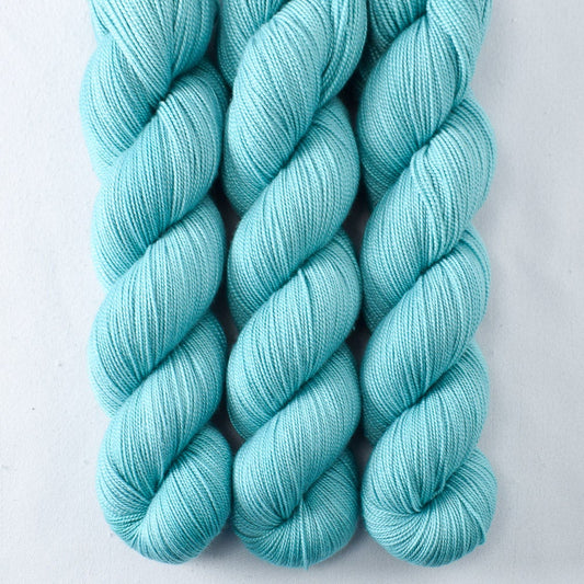 Blue Parakeet - Miss Babs Avon yarn