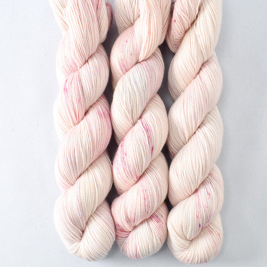 Blusher - Miss Babs Avon yarn