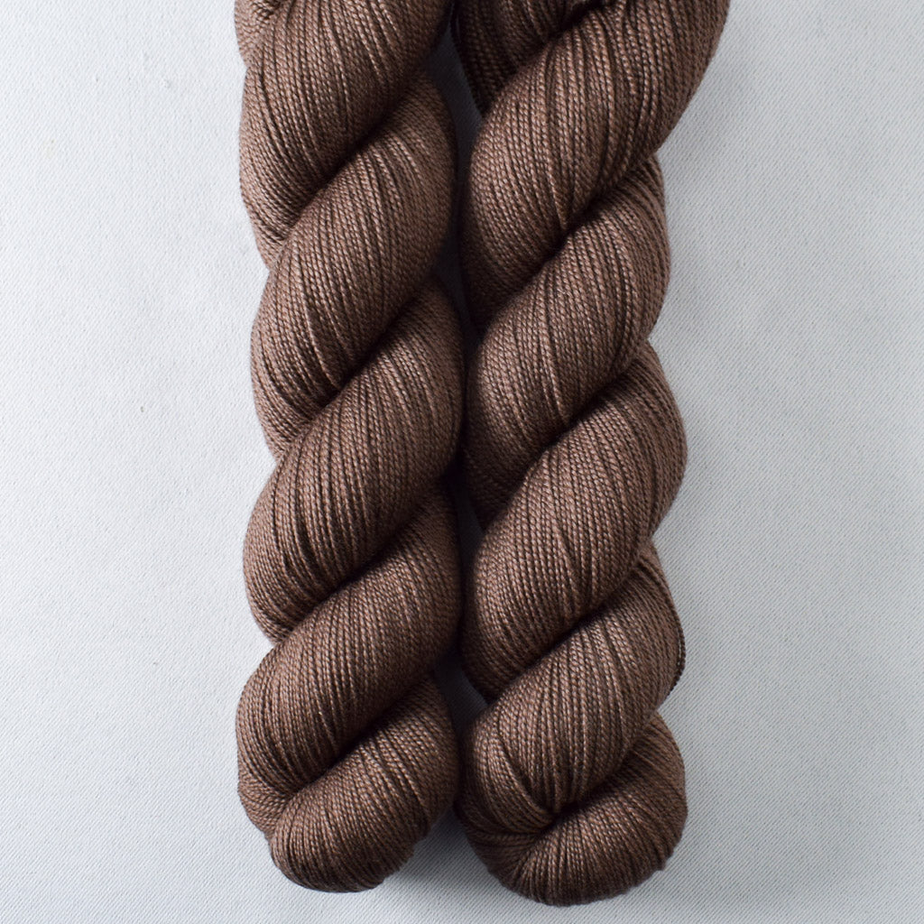 Bruin - Miss Babs Avon yarn