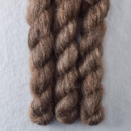 Bruin - Miss Babs Moonglow yarn