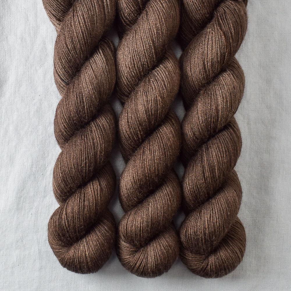 Bruin - Miss Babs Katahdin 437 superwash BFL wool yarn