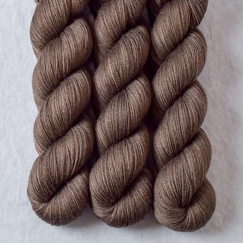 Bruin - Miss Babs Tarte yarn