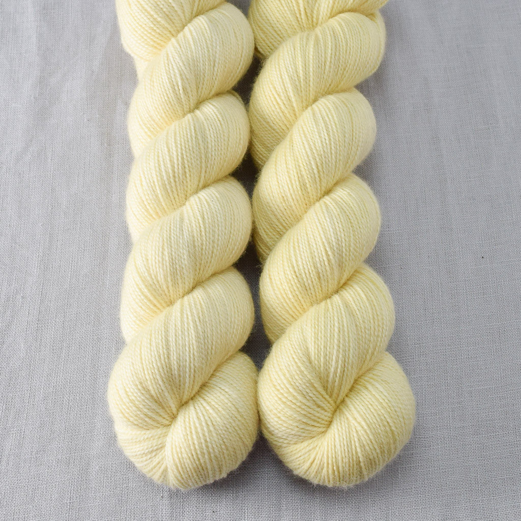 Buzz - Miss Babs Yummy 2-Ply superwash Merino wool yarn