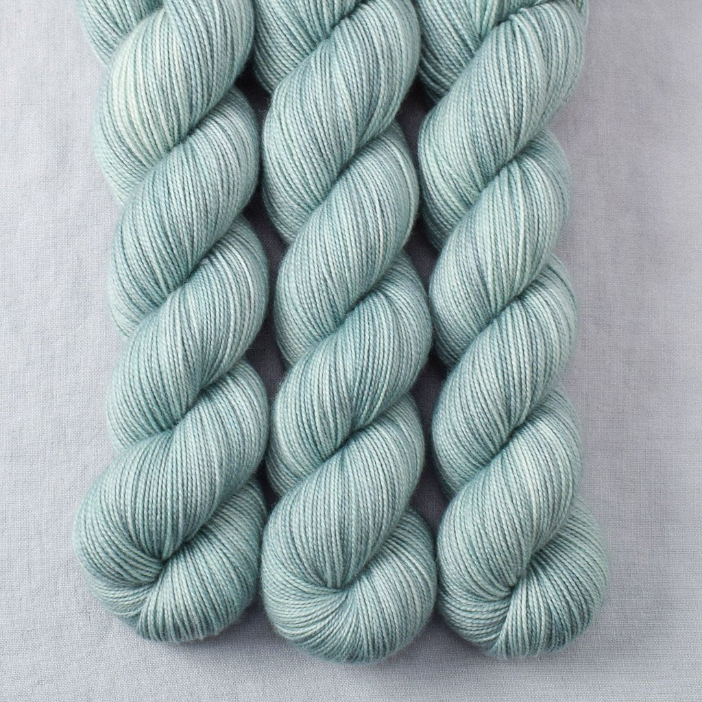 Caru - Miss Babs Yummy 2-Ply superwash Merino wool yarn