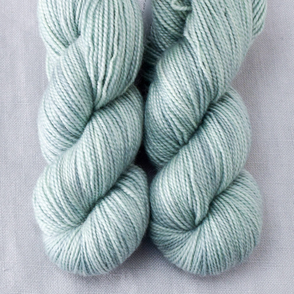 Caru - Miss Babs Yummy 2-Ply Toes superwash Merino wool yarn