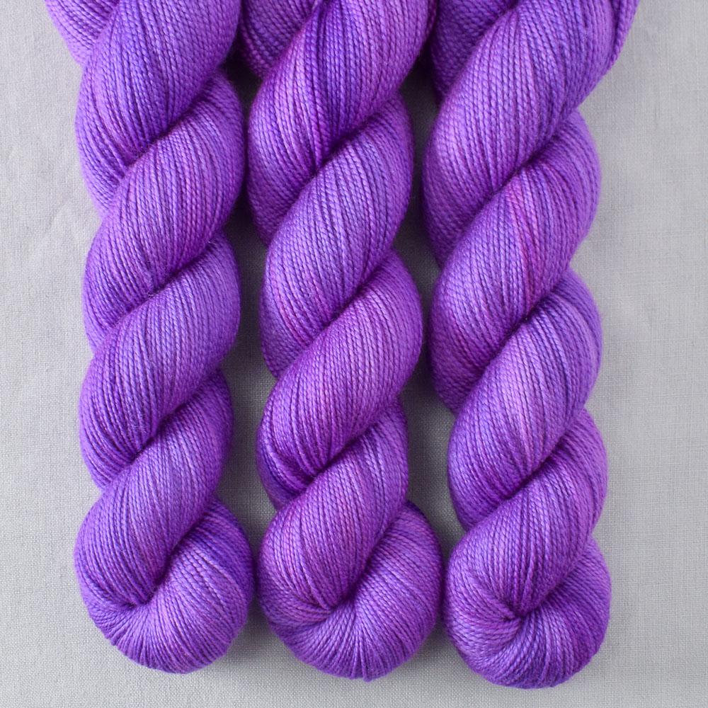Cercis - Miss Babs Yummy 2-Ply superwash Merino wool yarn
