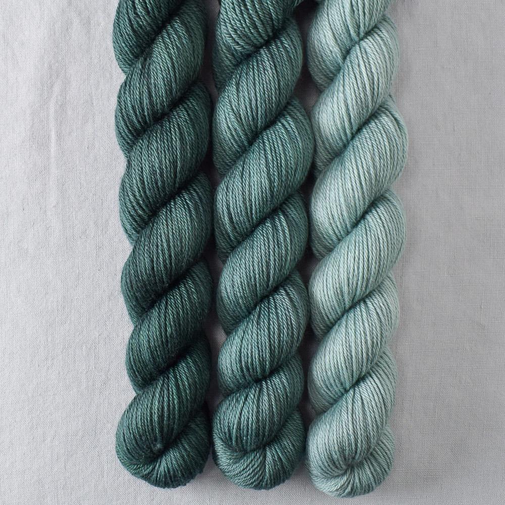 Coconut Bay, Dunk, Pallon Beach - Miss Babs Yowza Mini Trio