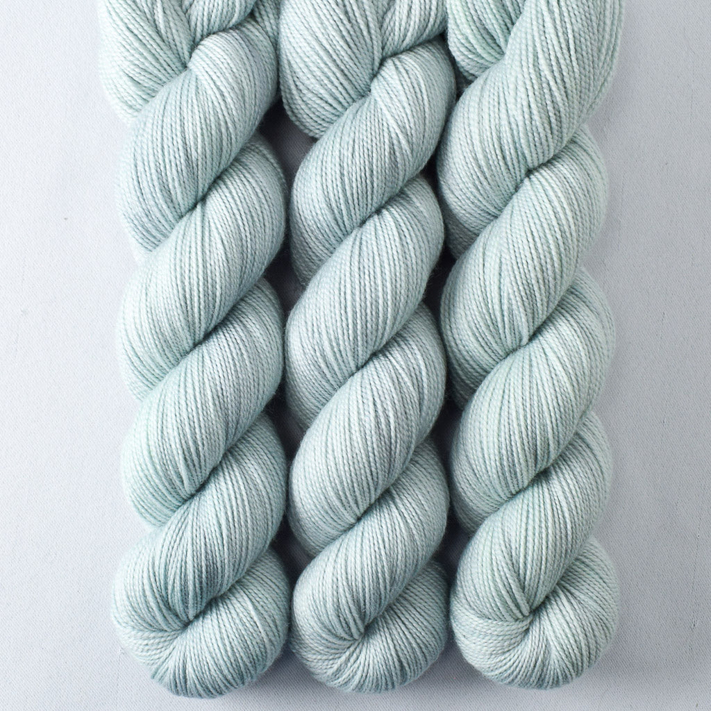 Coventry - Miss Babs Yummy 2-Ply superwash Merino wool yarn