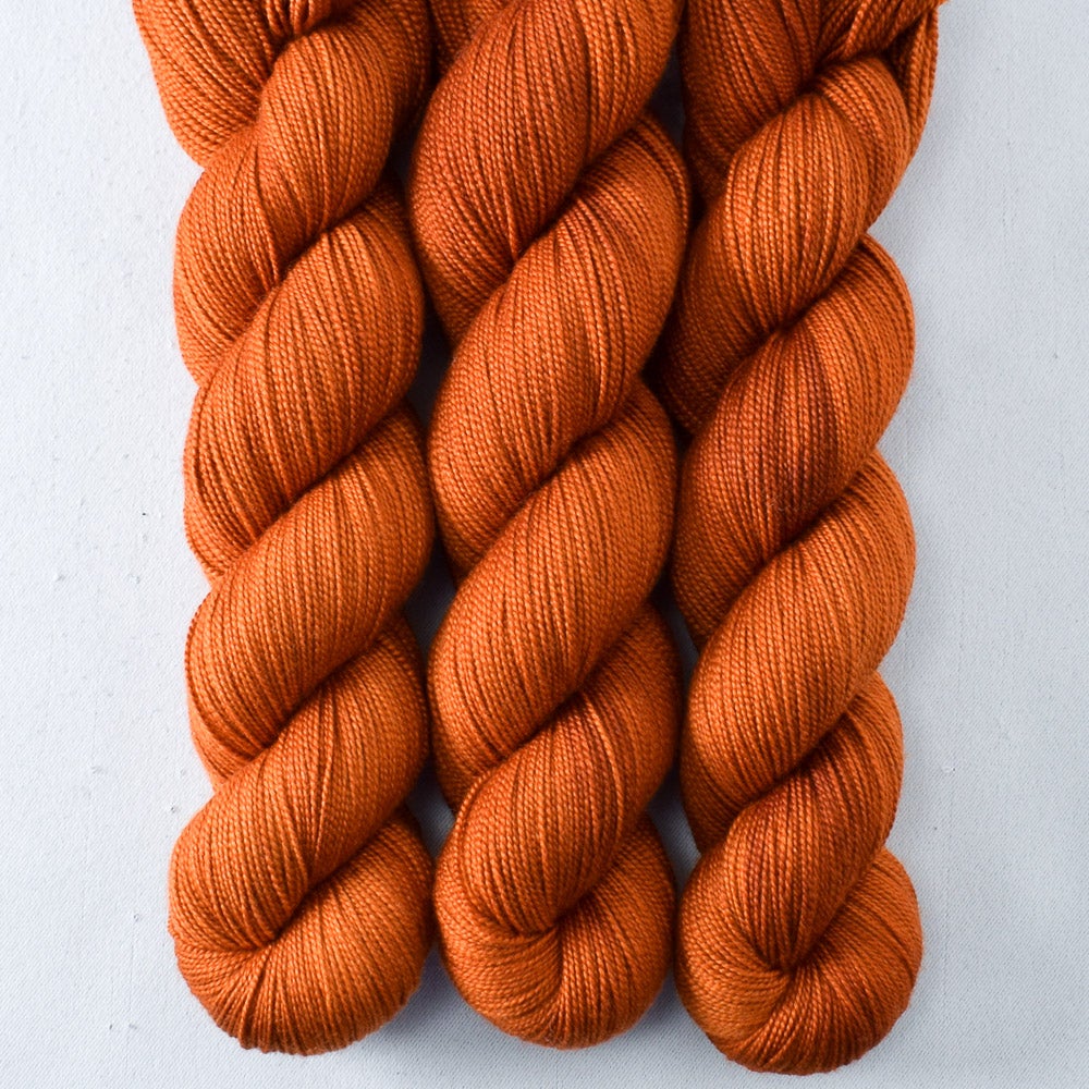 Cygnus - Miss Babs Avon yarn