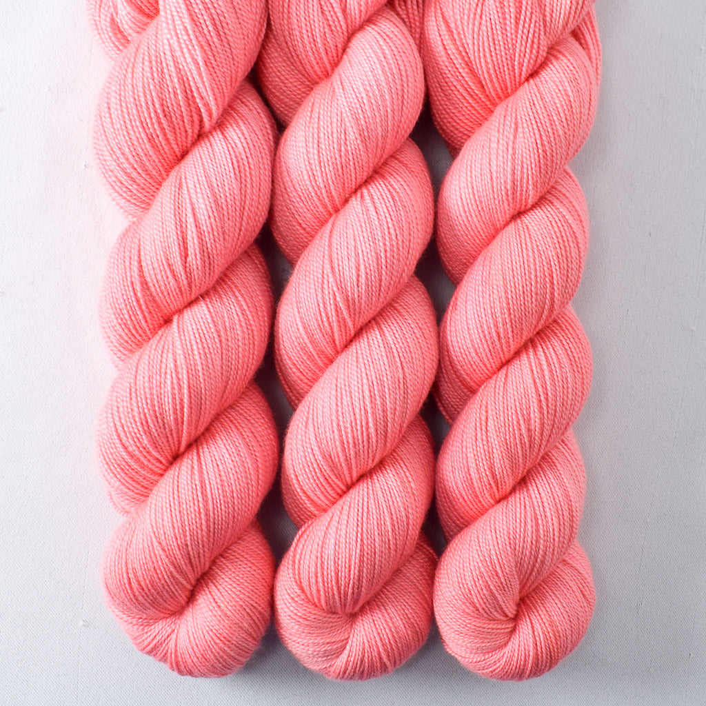 Dahlia - Miss Babs Avon yarn