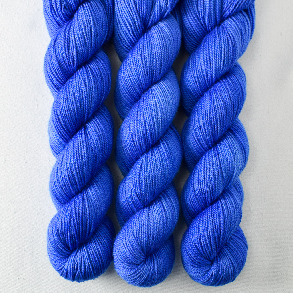 Dayflower - Miss Babs Yummy 2-Ply superwash Merino wool yarn