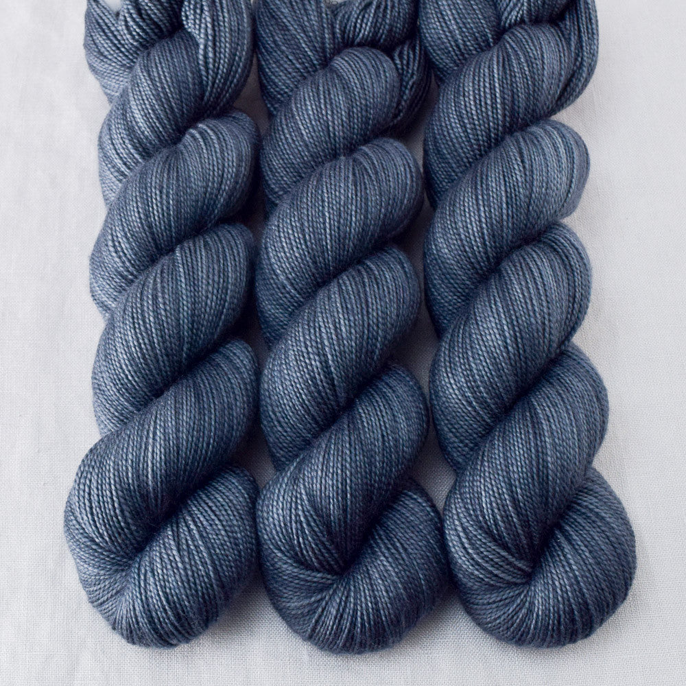 Dubhe - Miss Babs Yummy 2-Ply superwash Merino wool yarn