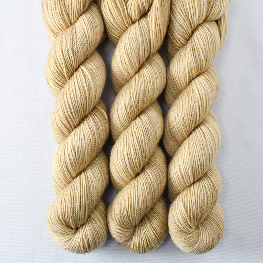 Dunes - Miss Babs Yummy 2-Ply superwash Merino wool yarn