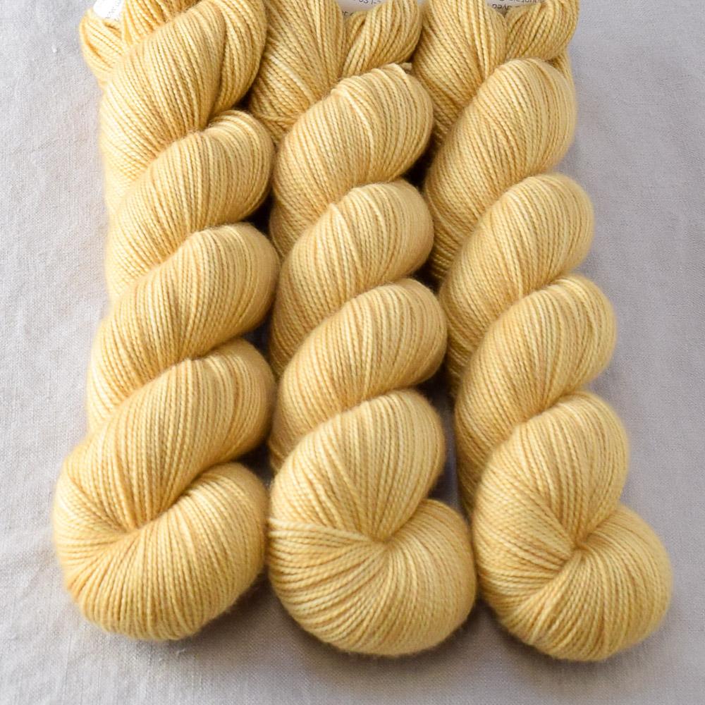 Dutch Iris 10 - Miss Babs Yummy 2-Ply superwash Merino wool yarn