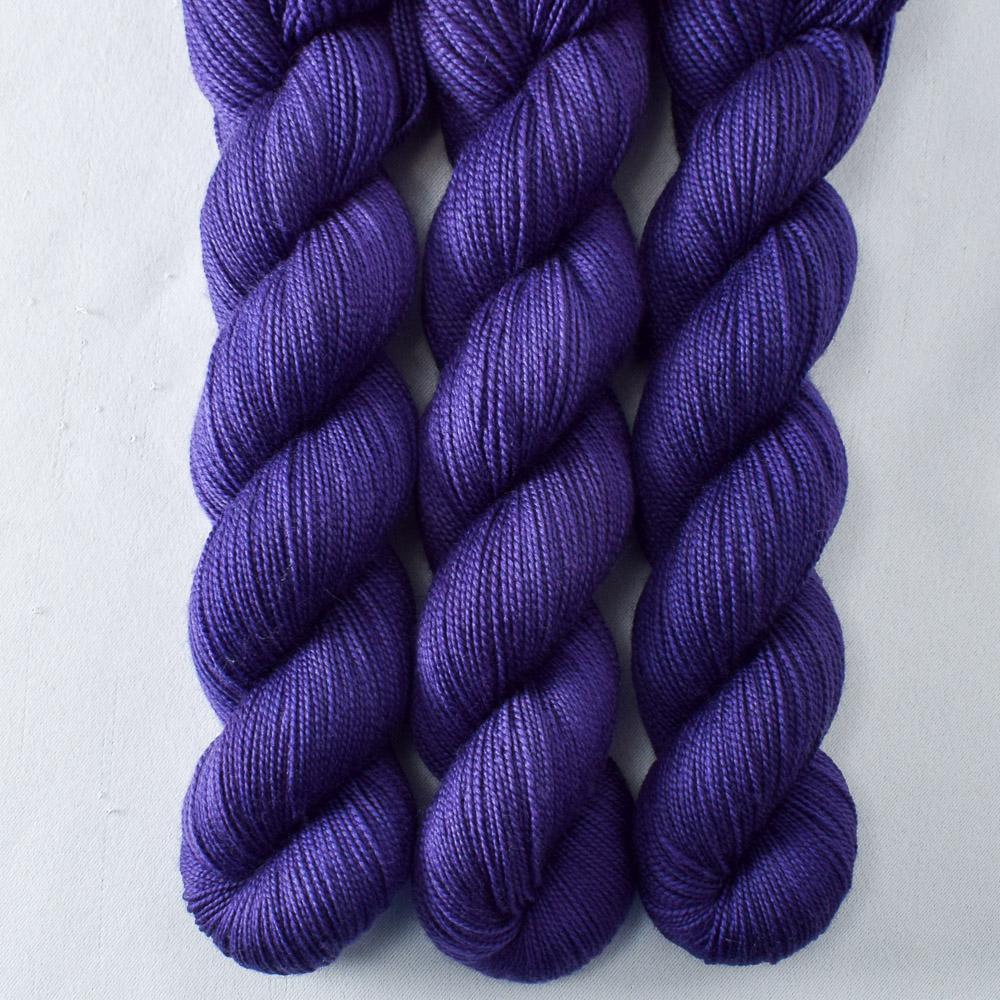 Dutch Iris 2 - Miss Babs Yummy 2-Ply superwash Merino wool yarn