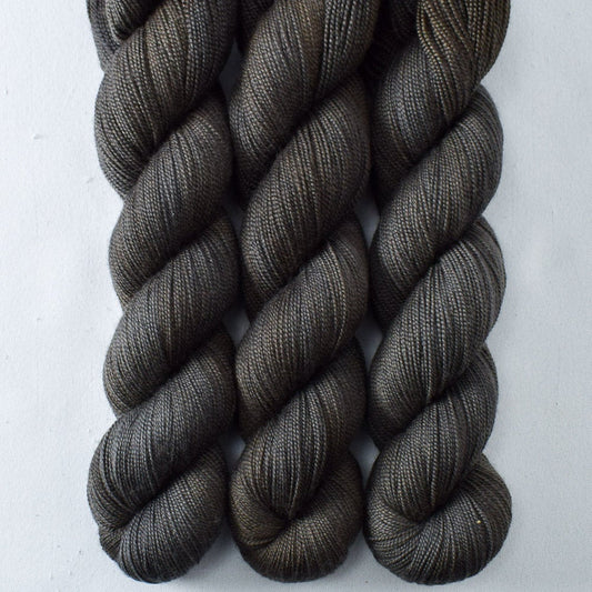 Ebony - Miss Babs Avon yarn