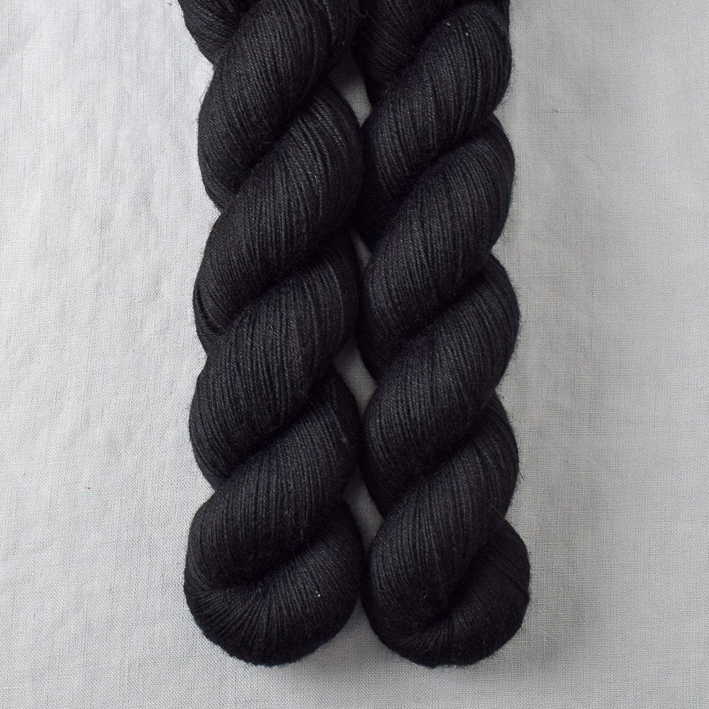 Ebony - Miss Babs Katahdin 600 yarn