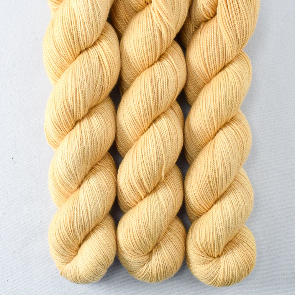 Embossed - Miss Babs Avon yarn