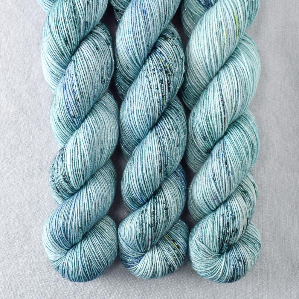 Fiberworld 2020 - Miss Babs Estrellita fingering weight superwash merino and Lurex yarn