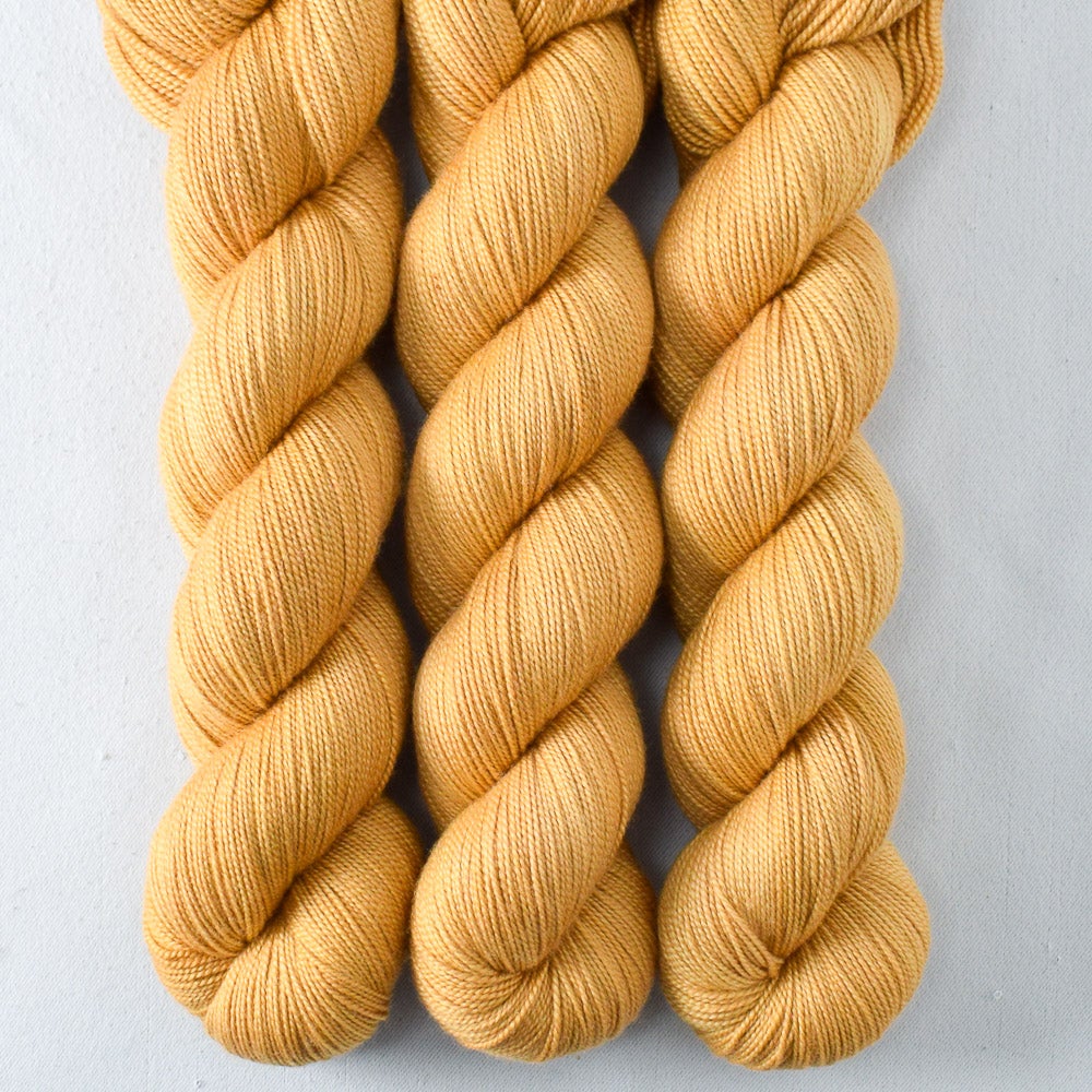 Filigree - Miss Babs Avon yarn