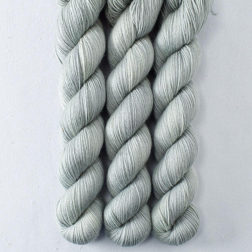Fogbound - Miss Babs Katahdin 437 superwash BFL wool yarn