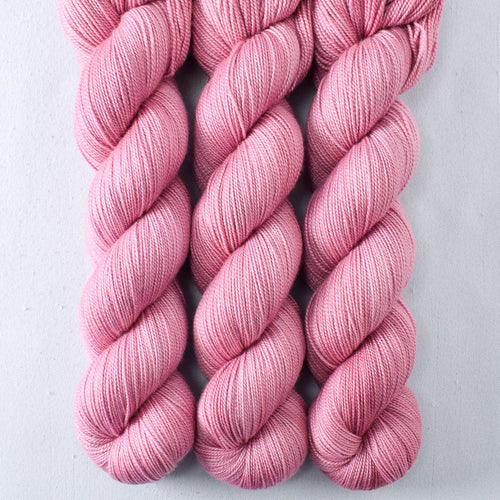 Glow - Miss Babs Avon yarn