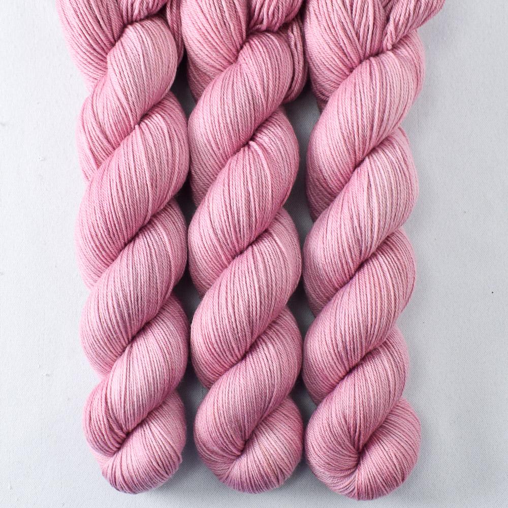 Glow - Miss Babs Tarte 400 yarn