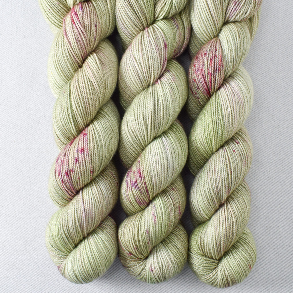 Grapevine - Miss Babs Avon yarn