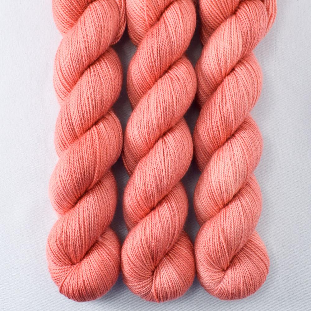 Hamadon - Miss Babs Yummy 2-Ply superwash Merino wool yarn
