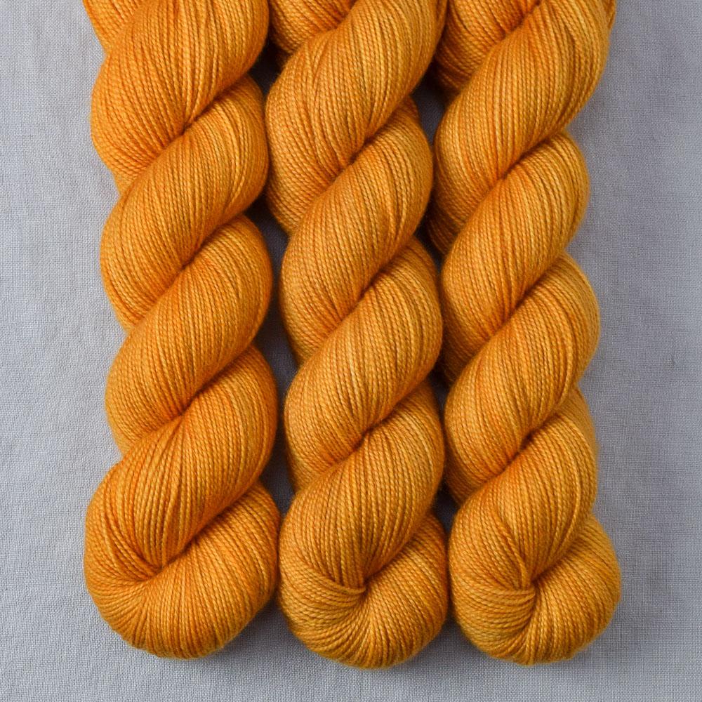 Honey Amber - Miss Babs Yummy 2-Ply superwash Merino wool yarn
