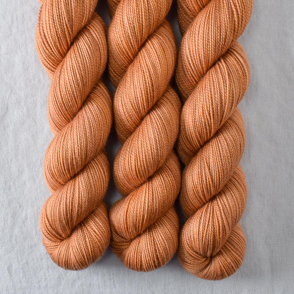 Honeycake - Miss Babs Yummy 2-Ply superwash Merino wool yarn