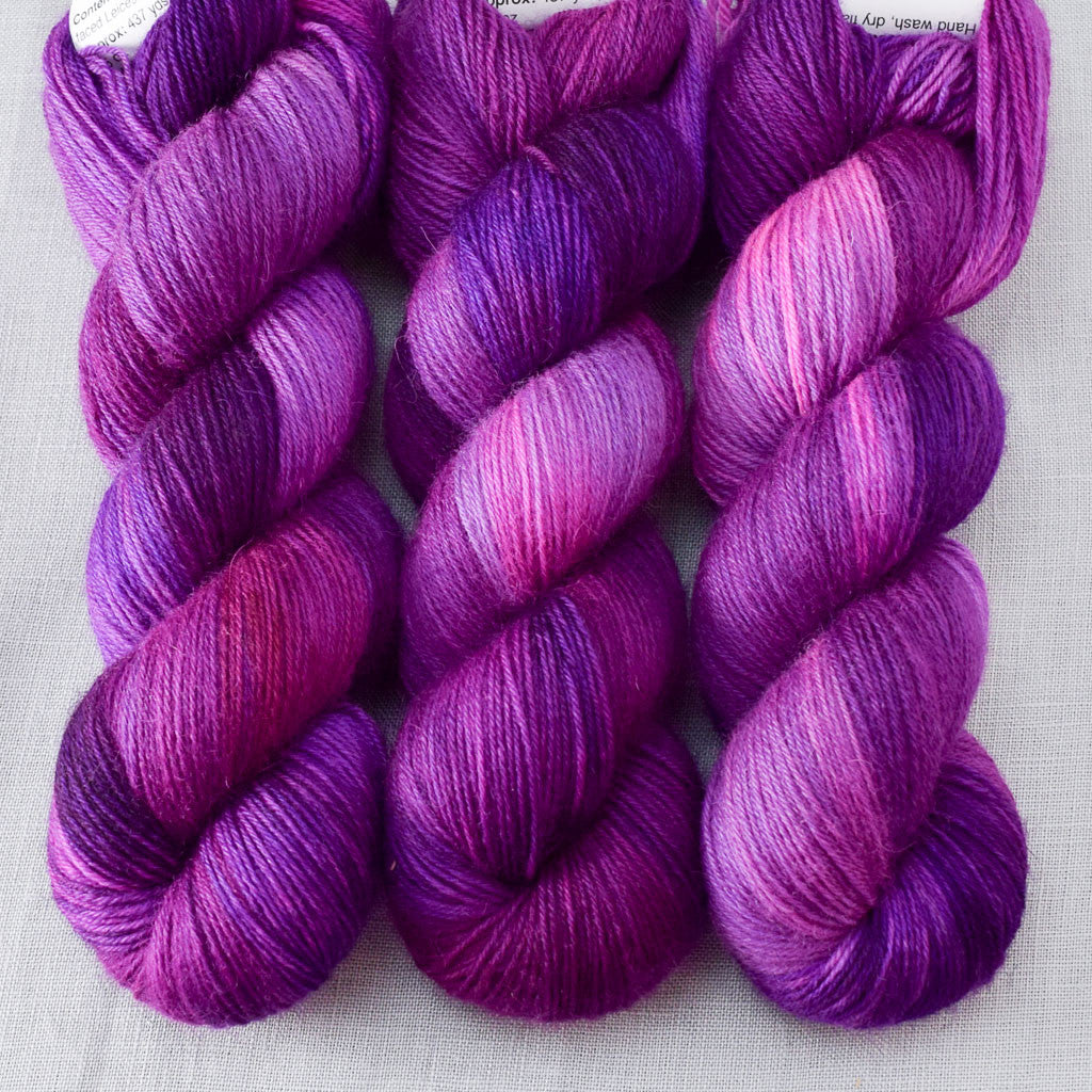 Impatiens - Miss Babs Katahdin 437 superwash BFL wool yarn