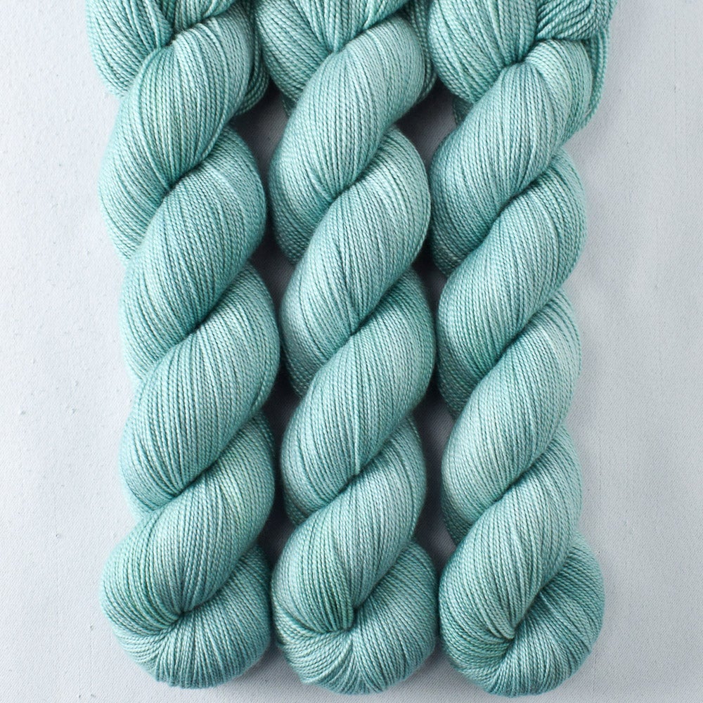 Keppel - Miss Babs Avon yarn