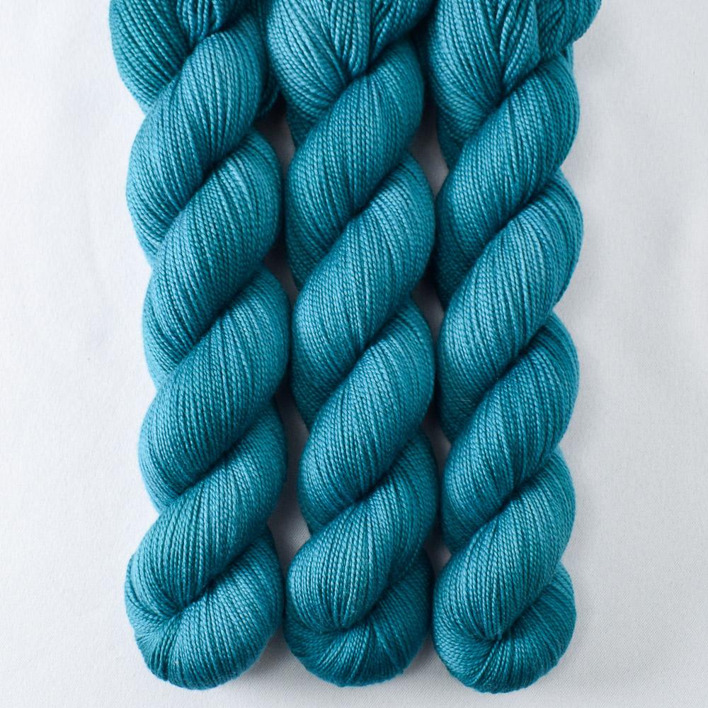 Mahi Mahi - Miss Babs Yummy 2-Ply superwash Merino wool yarn