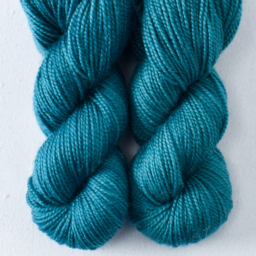 Mahi Mahi - Miss Babs Yummy 2-Ply Toes superwash Merino wool yarn