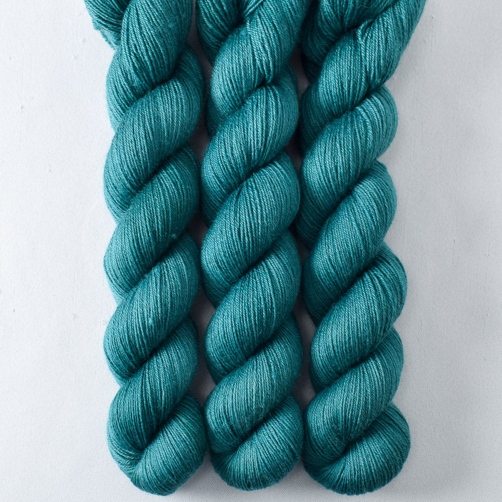 Mahi Mahi - Miss Babs Katahdin 437 superwash BFL wool yarn